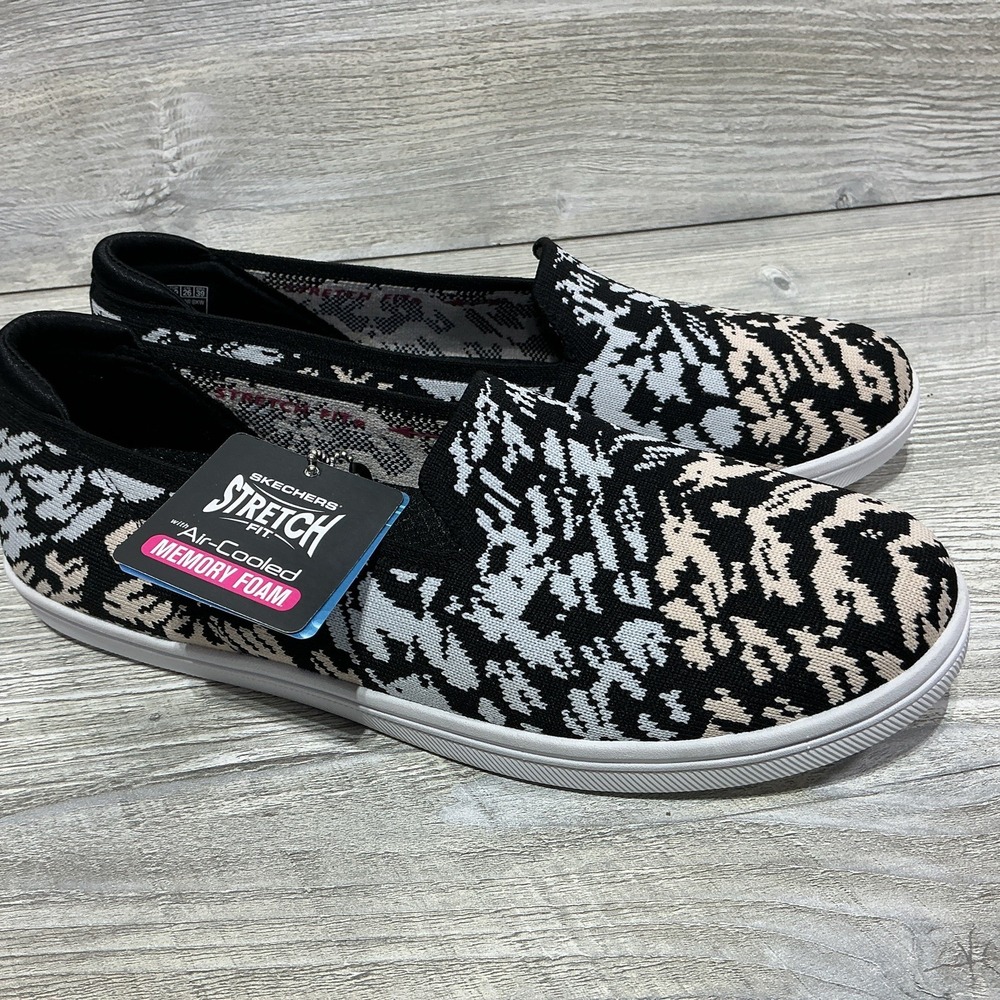 Skechers Womens Cleo 158302 Slip On Comfy Casual Shoes Vegan Knit Size 9 NEW